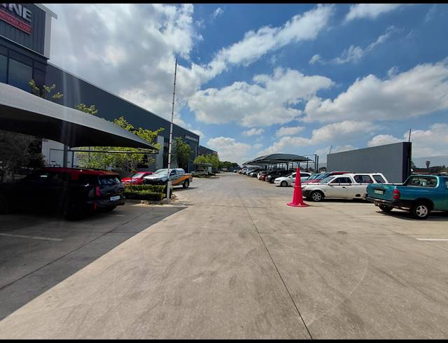 4,315M² WAREHOUSE TO LET IN POMONA